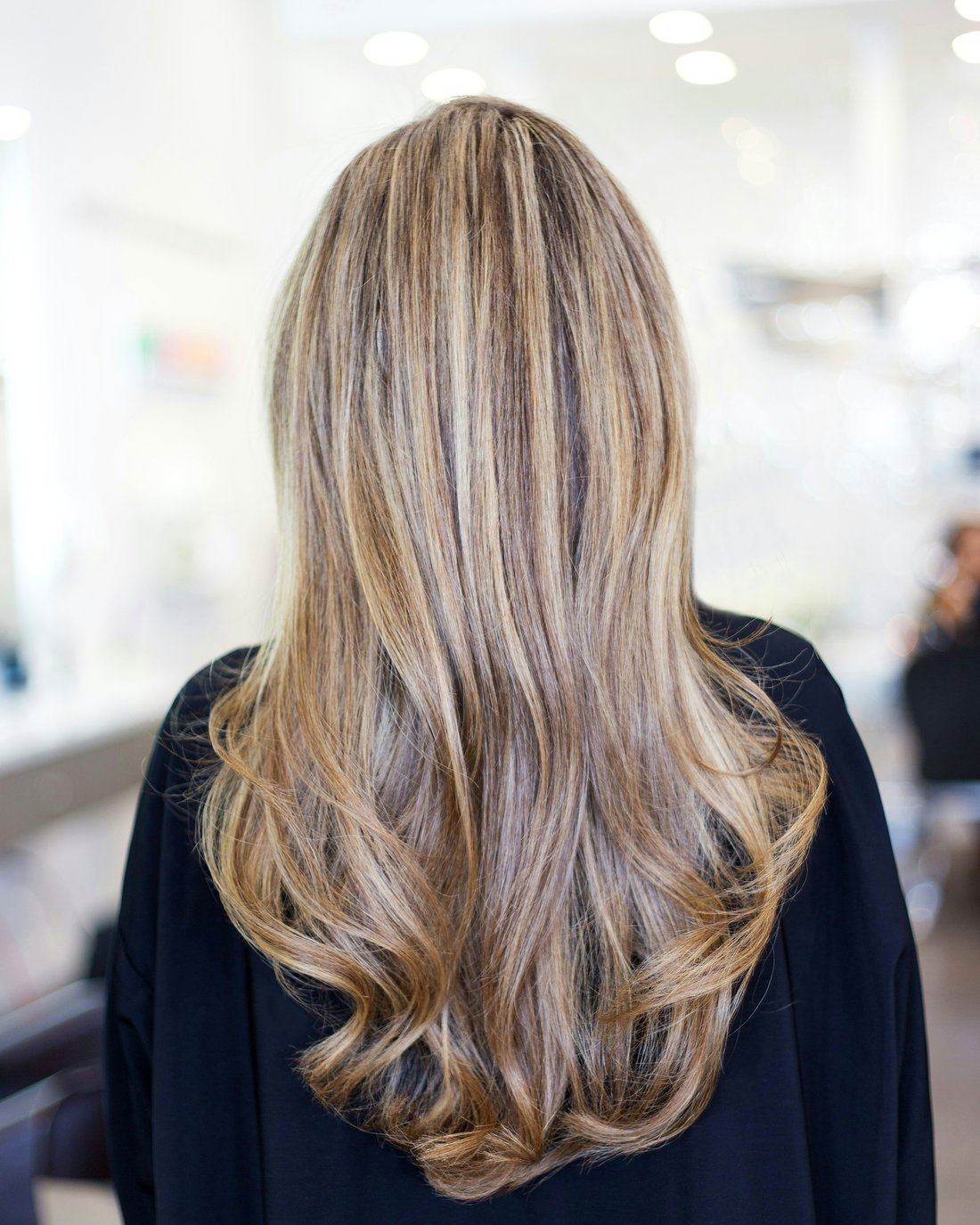Vorher: voluminöses Beach-Wave-Styling